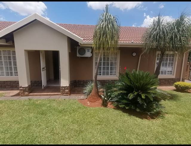 3 BEDROOM HOUSE FOR SALE IN GEELHOUTPARK